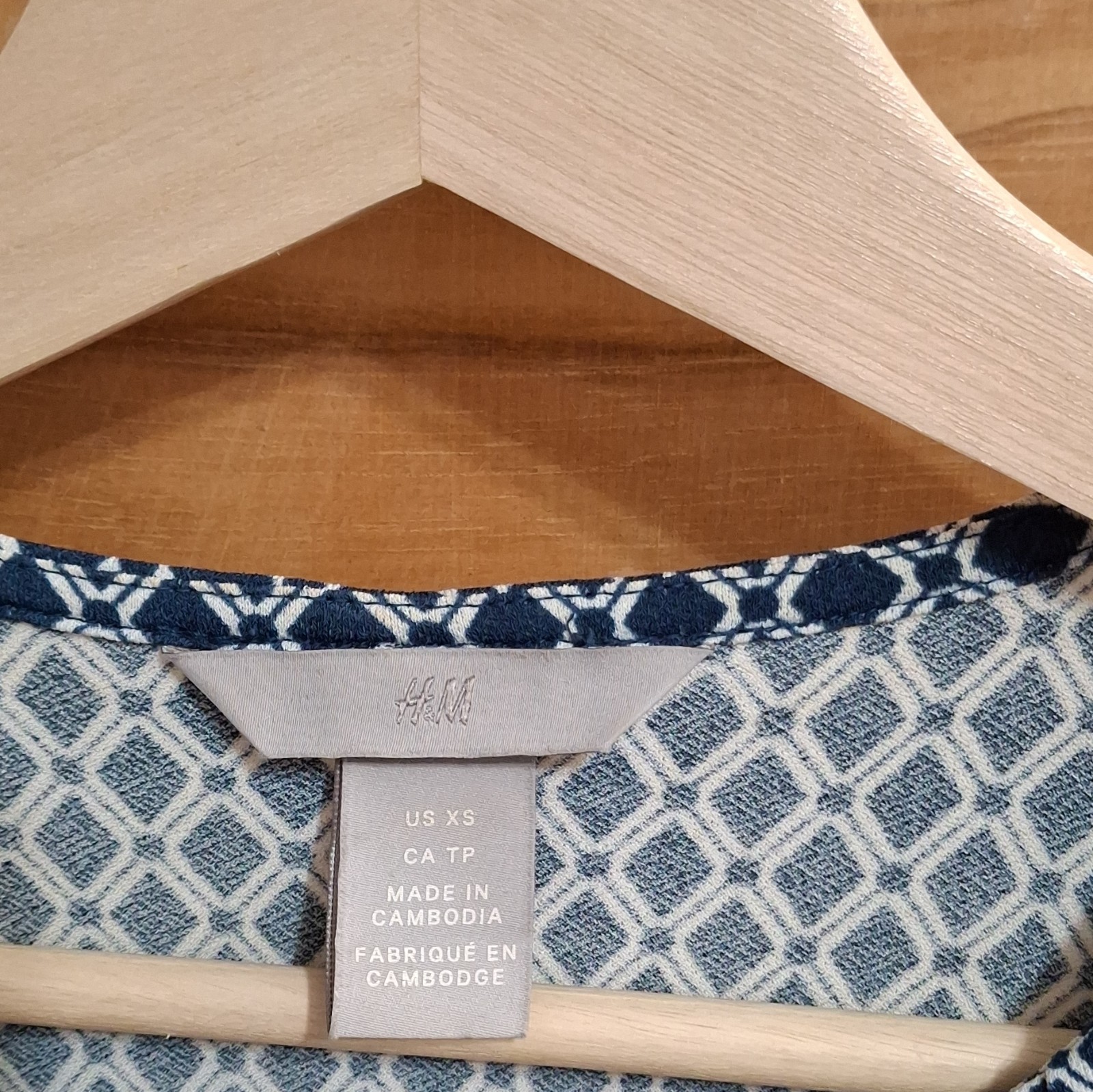 H&M Womens XS Knit A-Line Dress Blue/White Geometric Sleeveless Pleated Knee