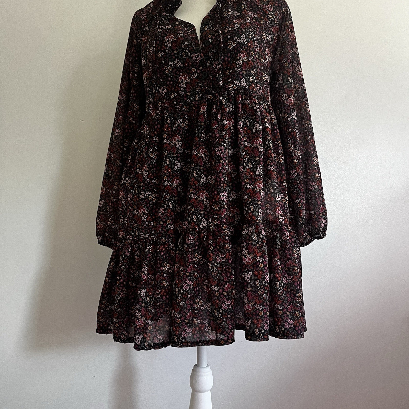 American Eagle XS Black Floral Chiffon Smocked Tiered Ruffle V-Neck Mini Dress