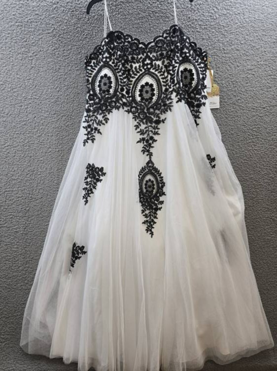 Say Yes Trendy Plus Size Strapless Embellished Gown Women’s 20W White/Black
