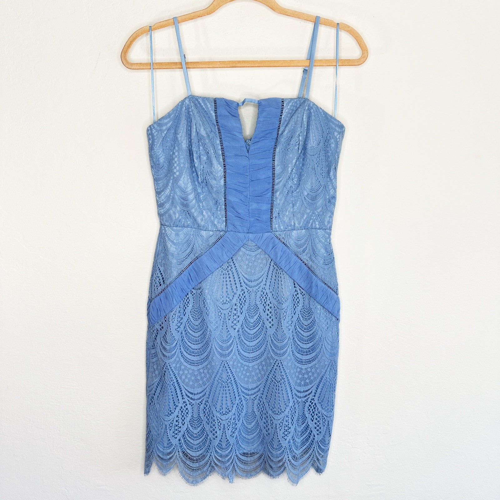 Harlyn Scallop Hem Lace Cocktail Sheath Bodycon Periwinkle Blue Dress Small