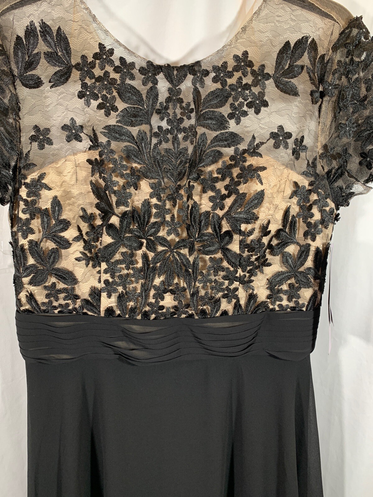 NWT $298 JS Collections Embroidered Illusion Bodice Gown in Black [SZ 8 ] #F809