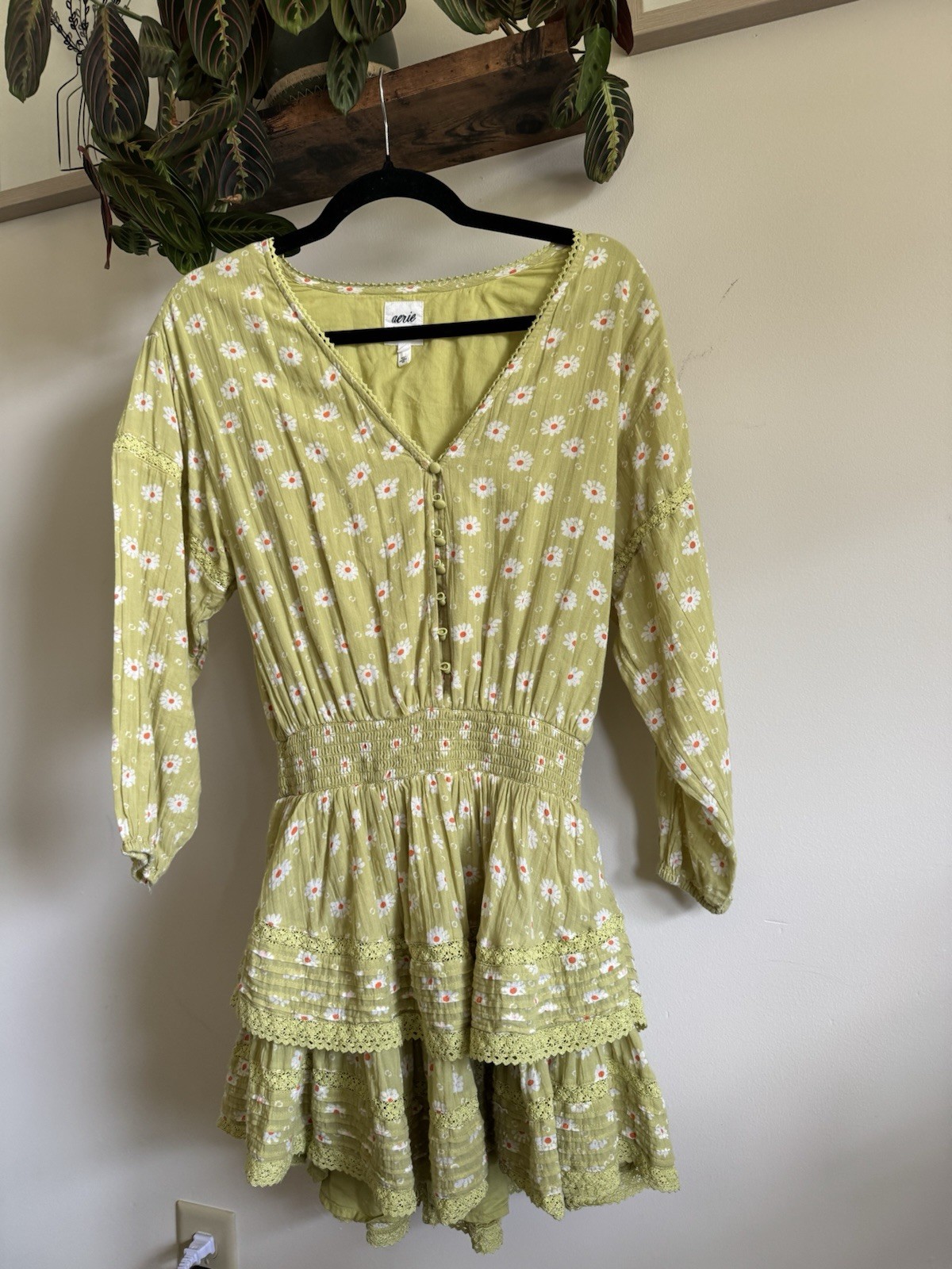 Aerie Rock ’N’ Ruffle Green Daisy Floral Mini Dress Smocked Waist Size XS Boho