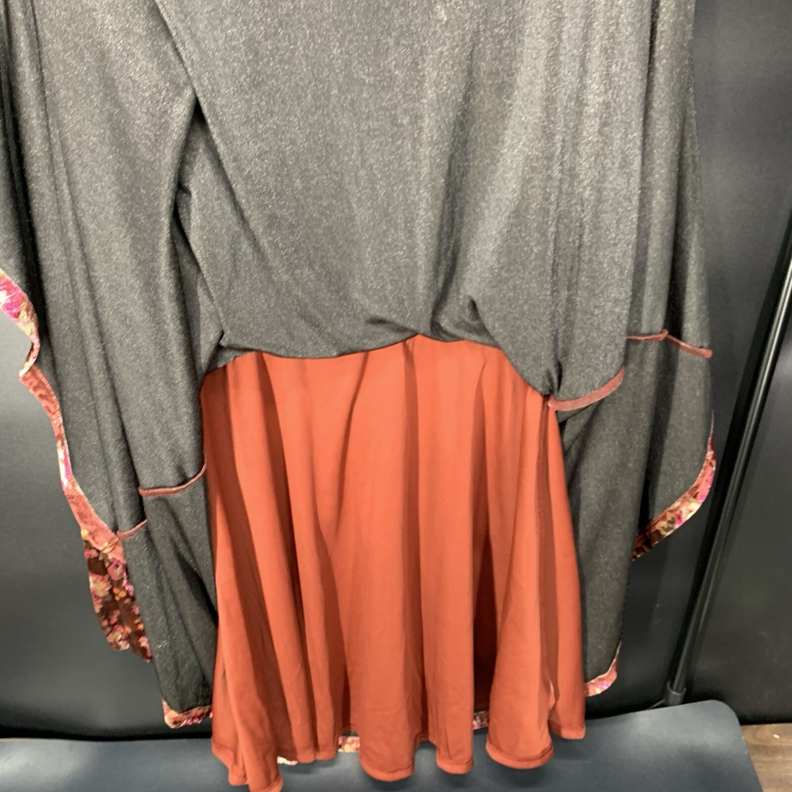 In-Loom Brown Velvet Rose Pattern V-Neck Long Sleeve Dress Women Size Small. E6