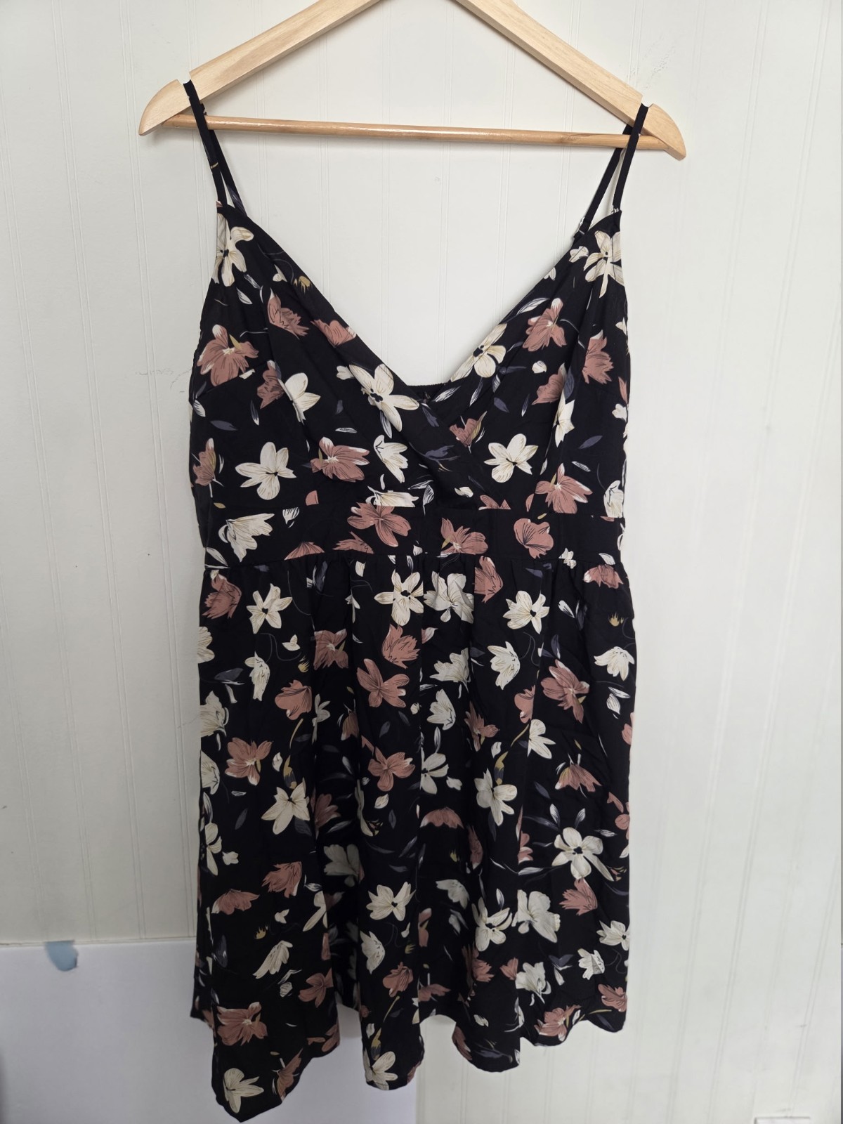 SHEIN Curve Black Pink Ivory Floral V-Neck Strappy Mini Sundress