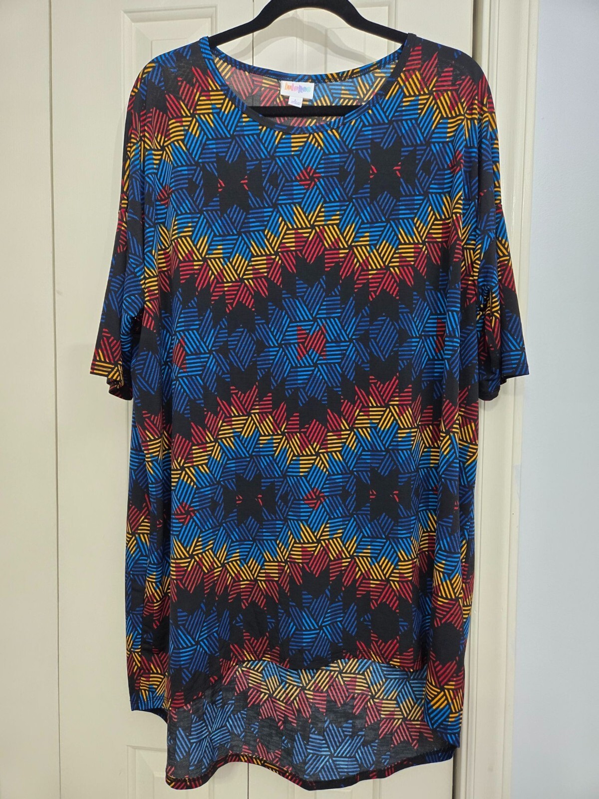 LuLaRoe Womens L Geometric Multicolor Short Sleeve Tunic/Dress Top 95% Polyester
