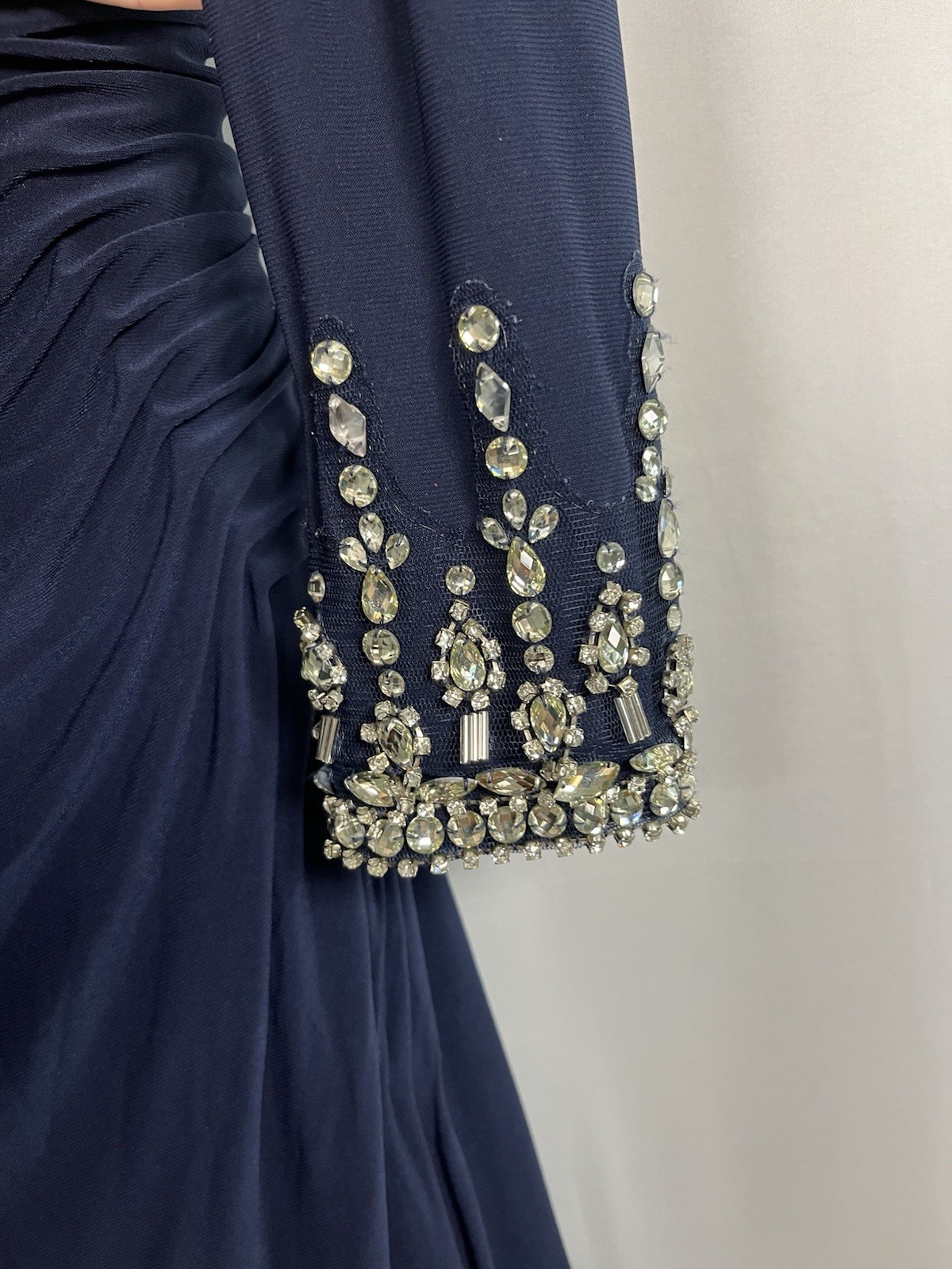 Mac Duggal Beaded Cuff Drop One Shoulder Jersey Ruched Side Slit Gown Sz 4