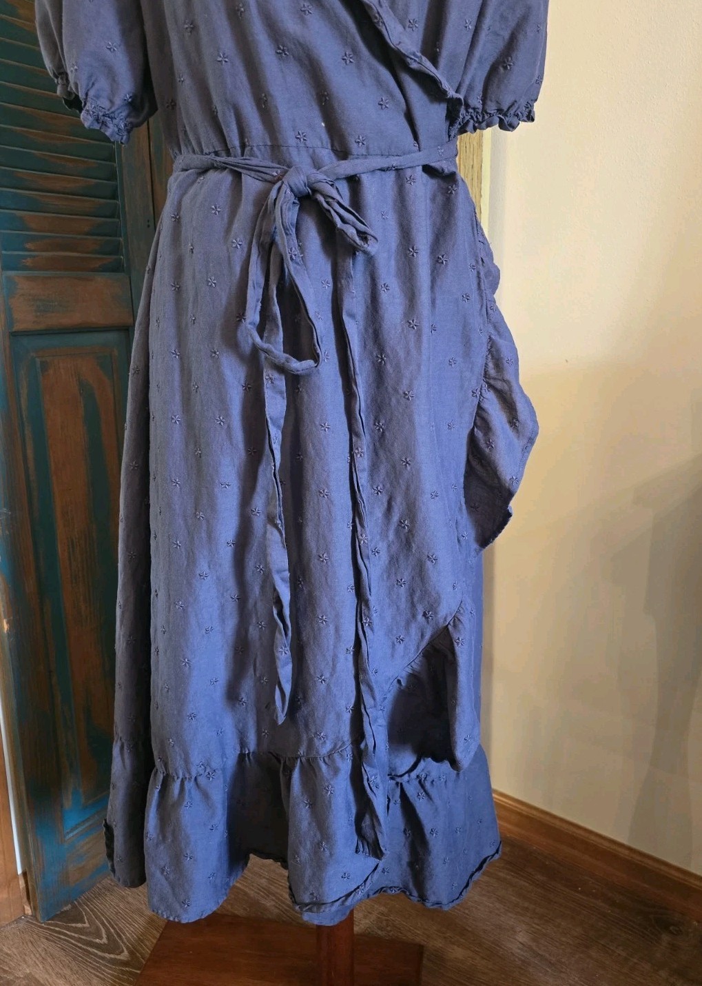 Old Navy Embroidered Floral Ruffle Hi-Low Wrap Dress Women XL Navy Puff Slv