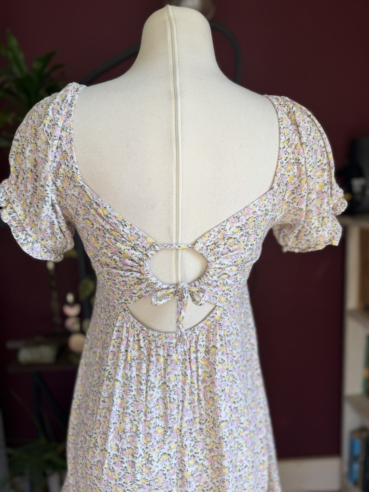 Cottage Core Princess White Pink Yellow Floral Cutout Back Women’s Dress S Sm