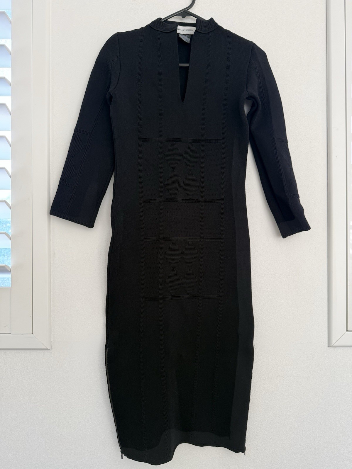 Scanlan Theodore Crepe Knit Dress Size Small Back Midi 3/4 Sleeve V Neck
