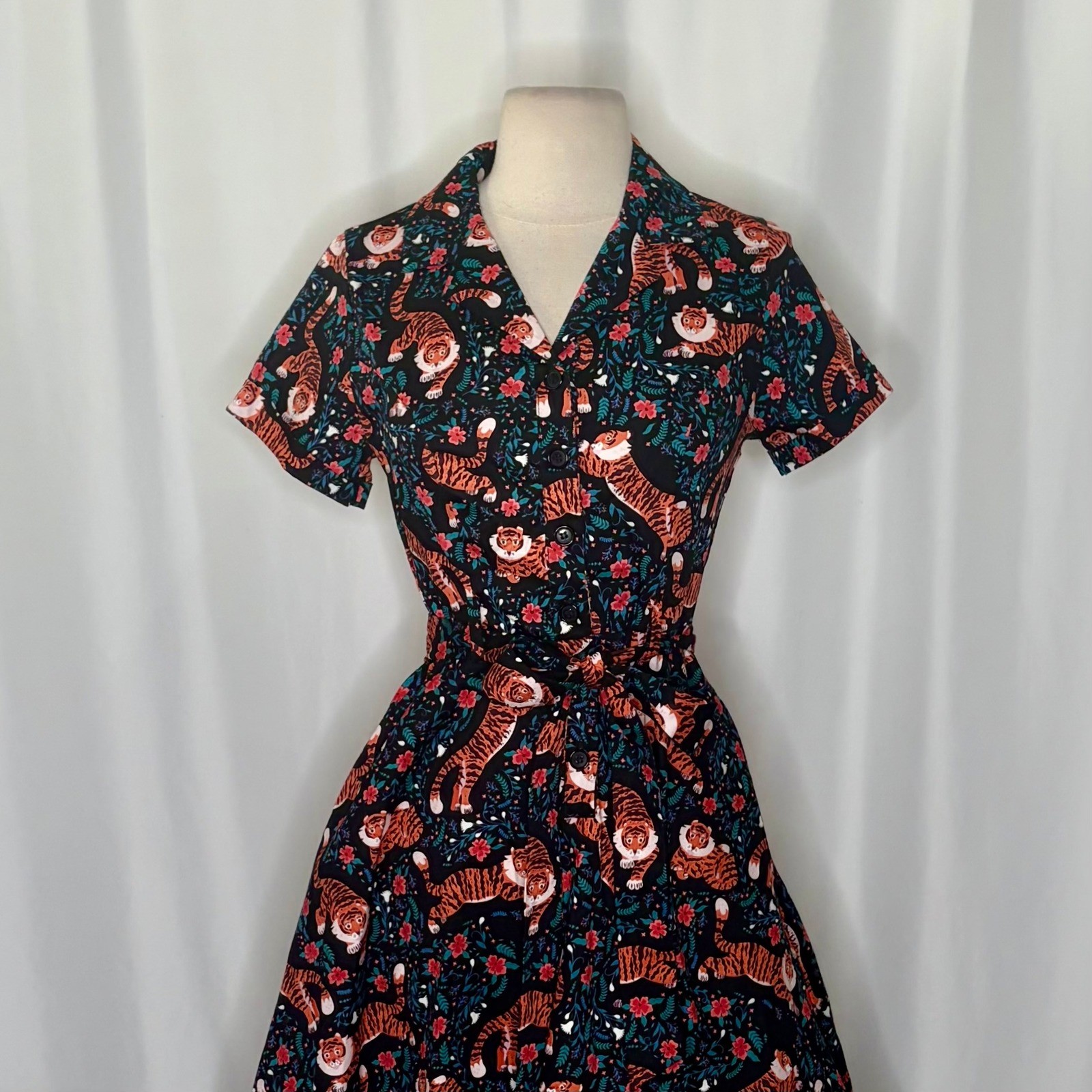 EVA ROSE Tiger Flower Field Knee Length Shirt Dress Shirtdress Tie Waist Small