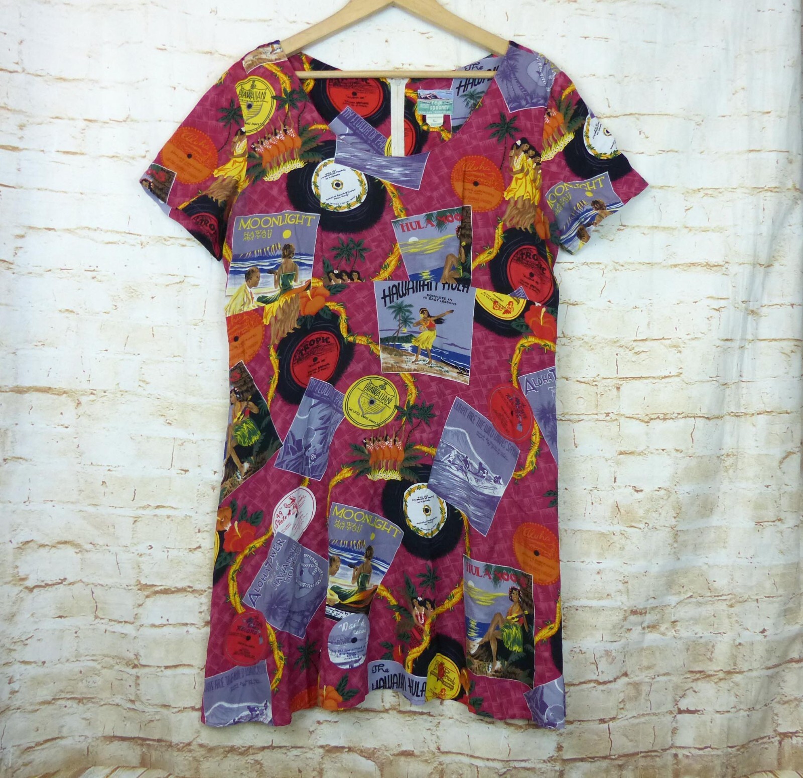 Reyn Spooner Dress Women L Red Rayon Hawaiian Novelty Printed Records Aloha Y2K