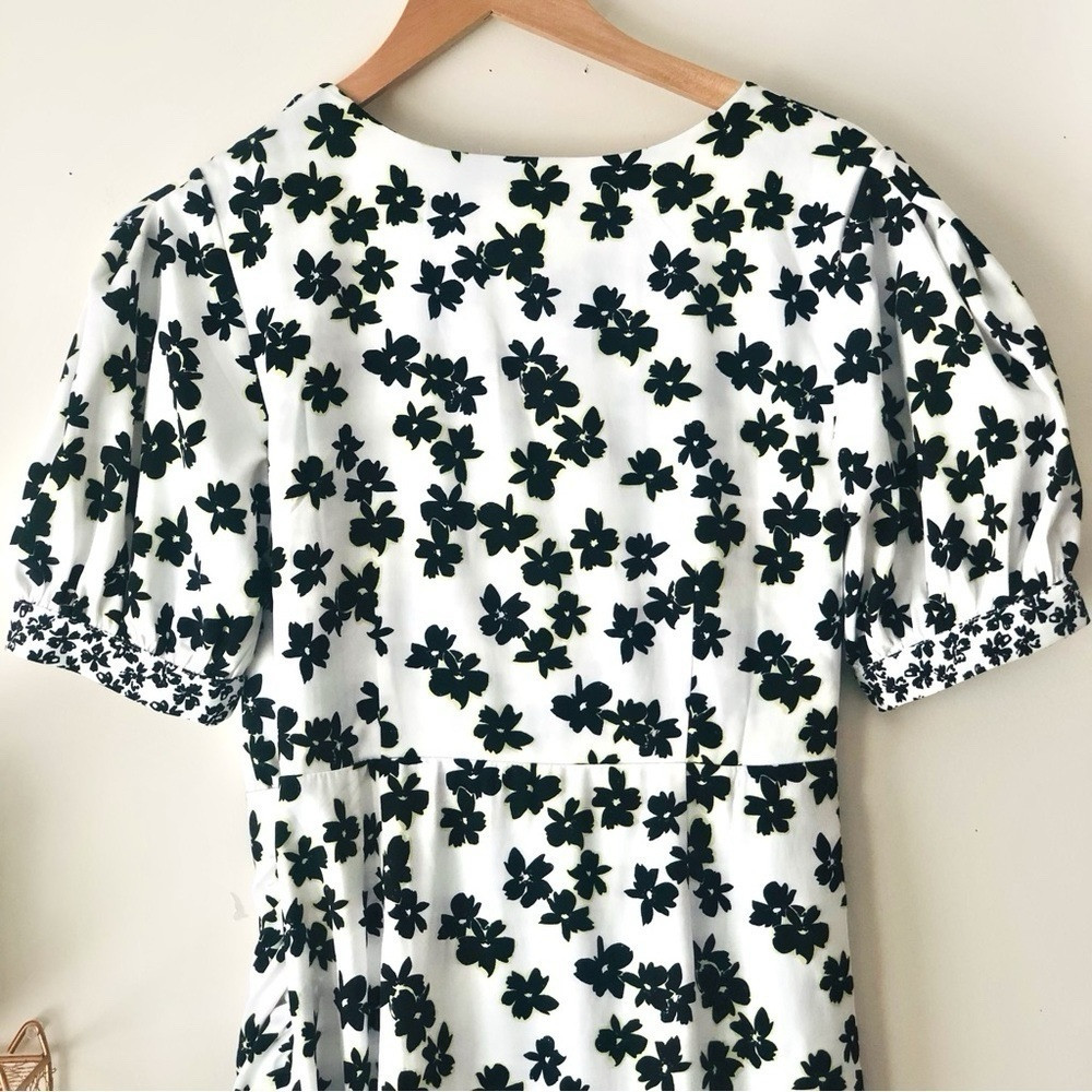 Love, Whit by Whitney Port V-Neck Black/White Floral Wrap Midi Dress Size Large