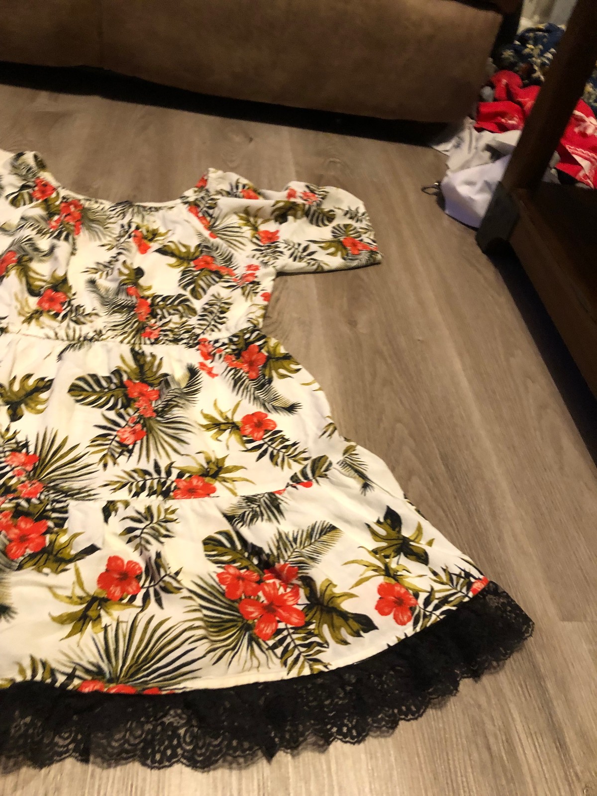Millenium Hawaiian Dress Medium 100% Rayon White Green and Red H601