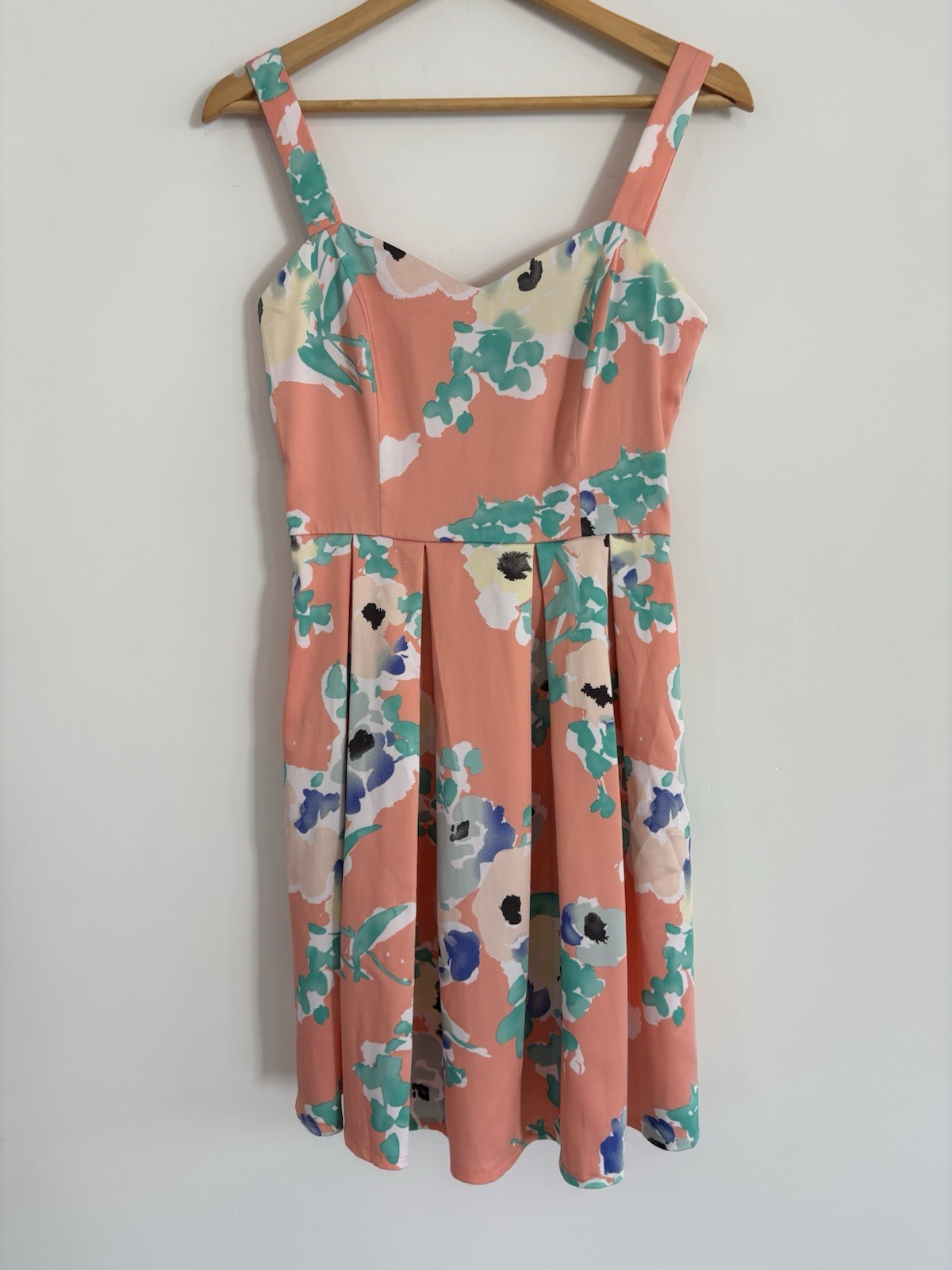 Review Size 8 Womens Fit & Flare Satin Sweetheart Neck Dress