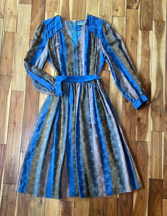 VTG German Long Sleeve A-Line Dress Gold Start Soiree Belted Size 42 / US Size L