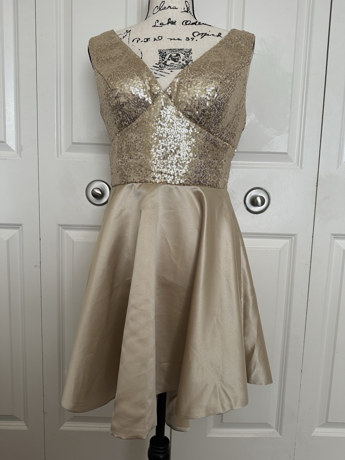 Gold Sequin Fit & Flare Dress V-Neck Sleeveless Zip and Tie Closure Size 10