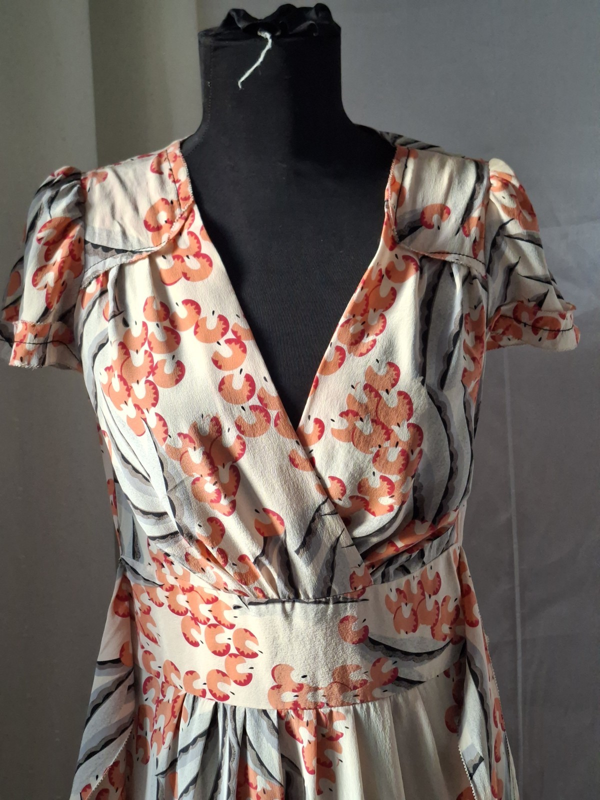 100% Silk Wrap Style Dress Cream Peach Art Print Belted V-Neck Short Sleeve Size
