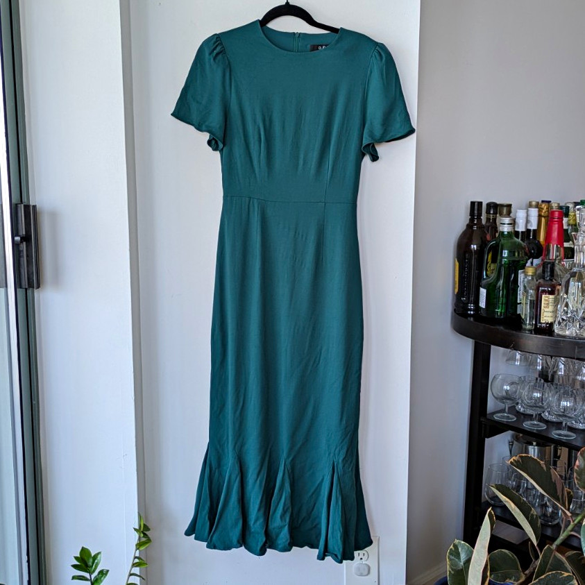 o.p.t Green Solid V-Neck Short Sleeve Bodycon Mermaid Midi Dress | S