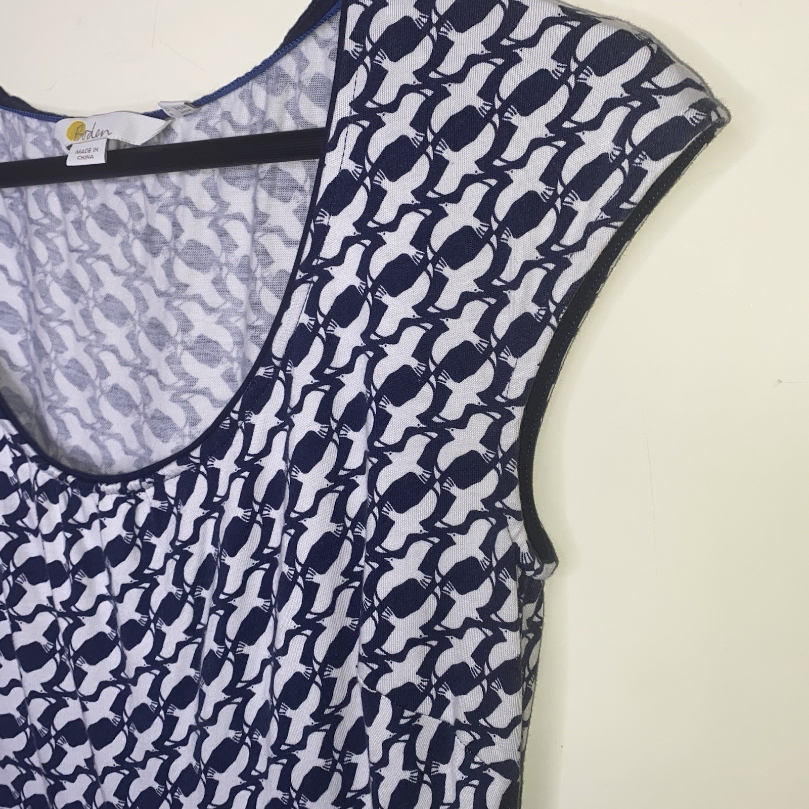 Boden Navy and White Dove Print Size 6R Midi Soft Short Sleeve Dress