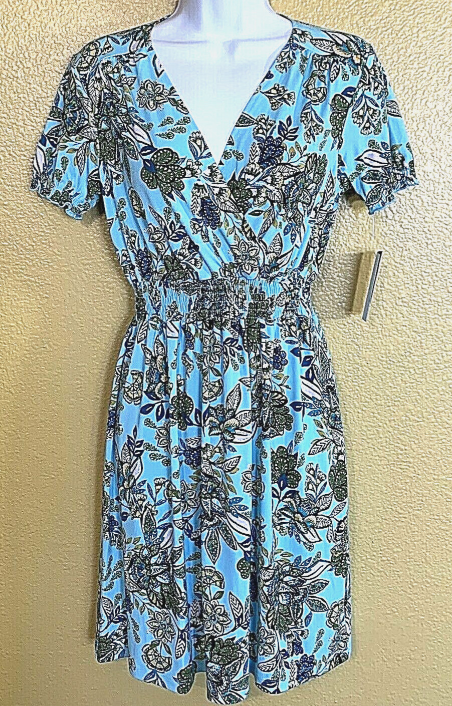 EN FOCUS STUDIO~Short sleeve low cut flair dress Sz 4 ruched waist pull over New