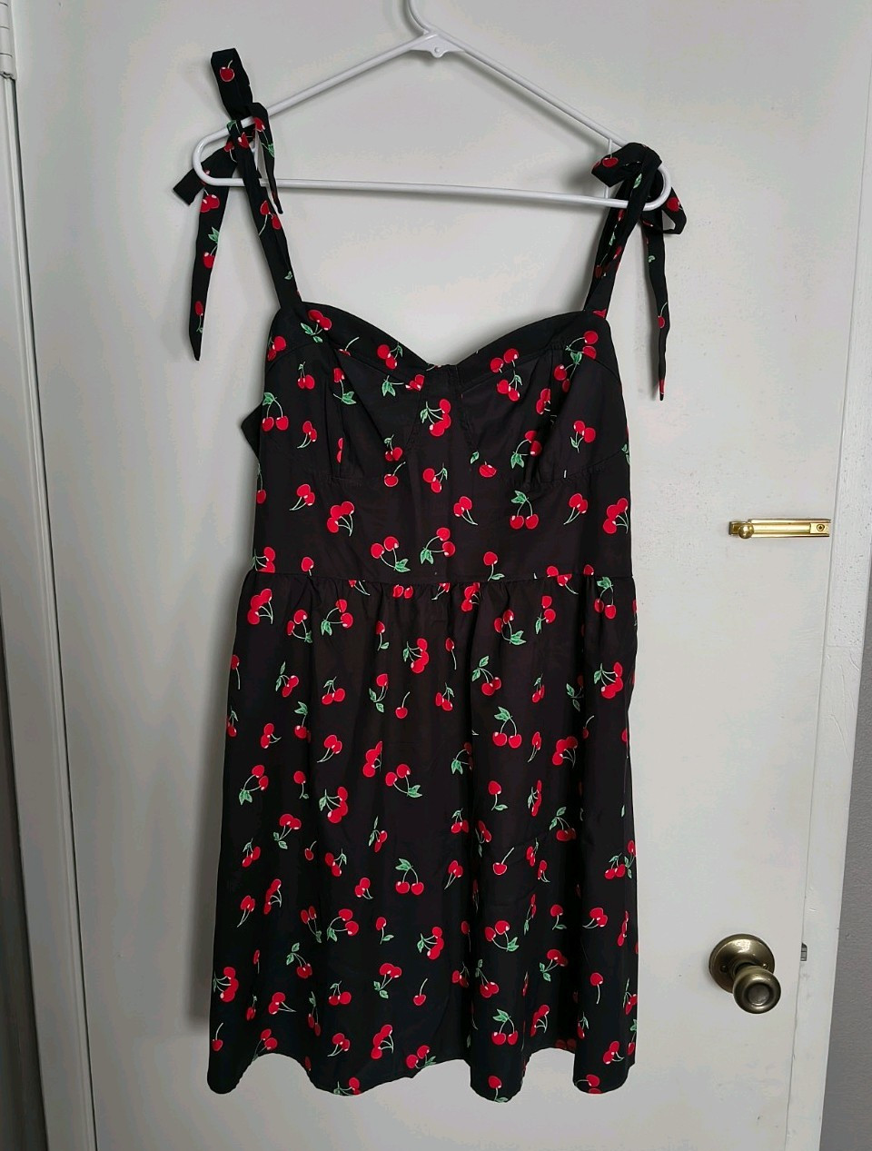Women’s Black Cherry Print Sweetheart Strappy Smocked Back Mini Dress XL