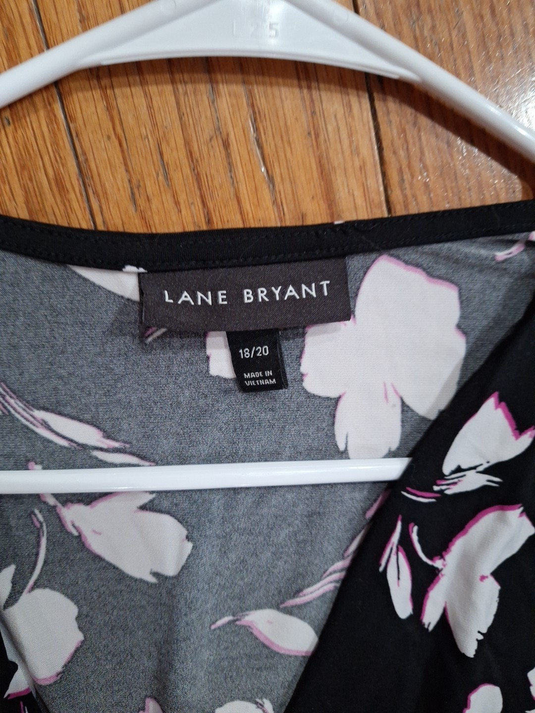 LANE BRYANT Black Plus Floral V Neck Elastic Waist DRESS Size 18/20 Poly/Spandex