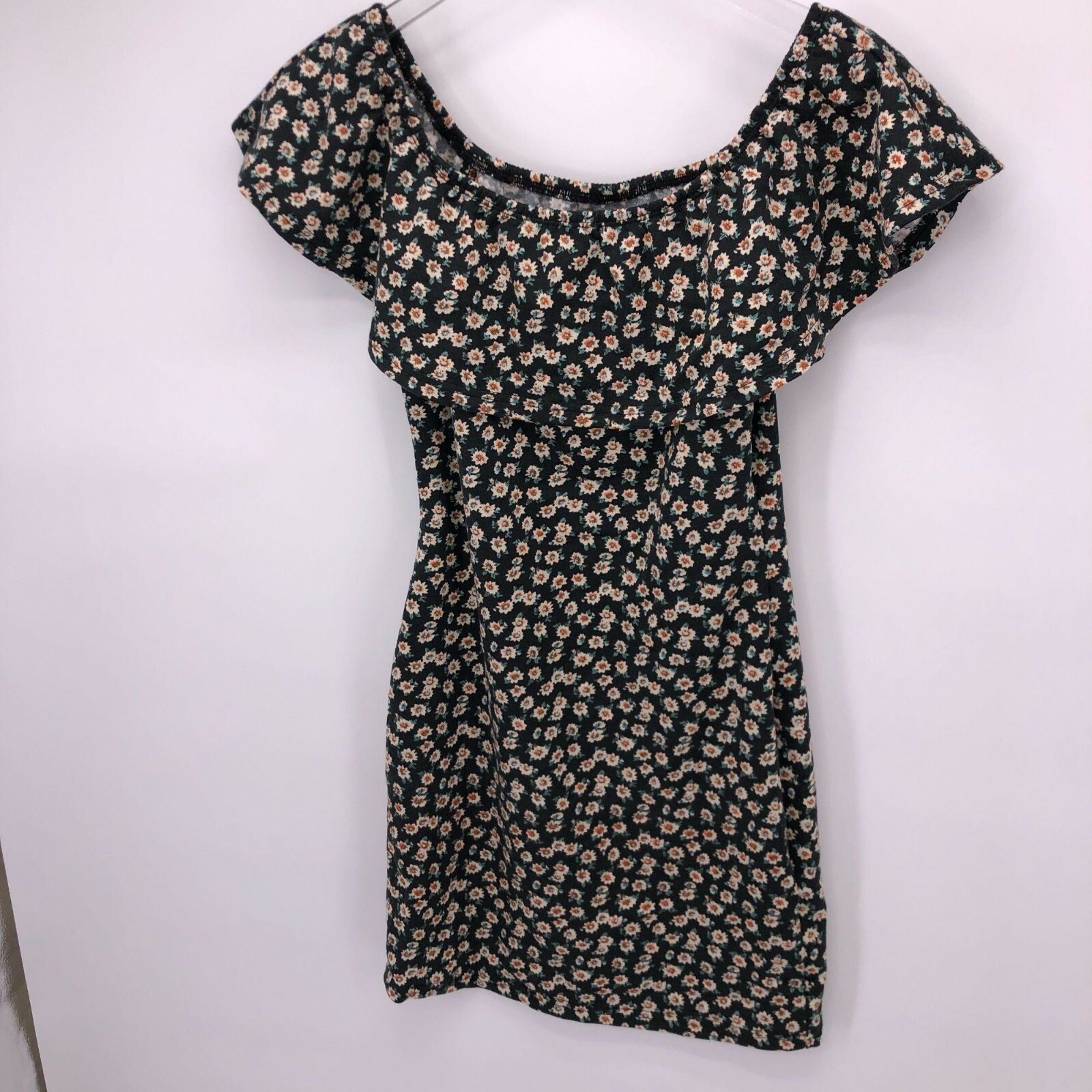 New Small Glamorous Ruffle Off Shoulder Dress w/ Flowers Flattering Fit Feminine