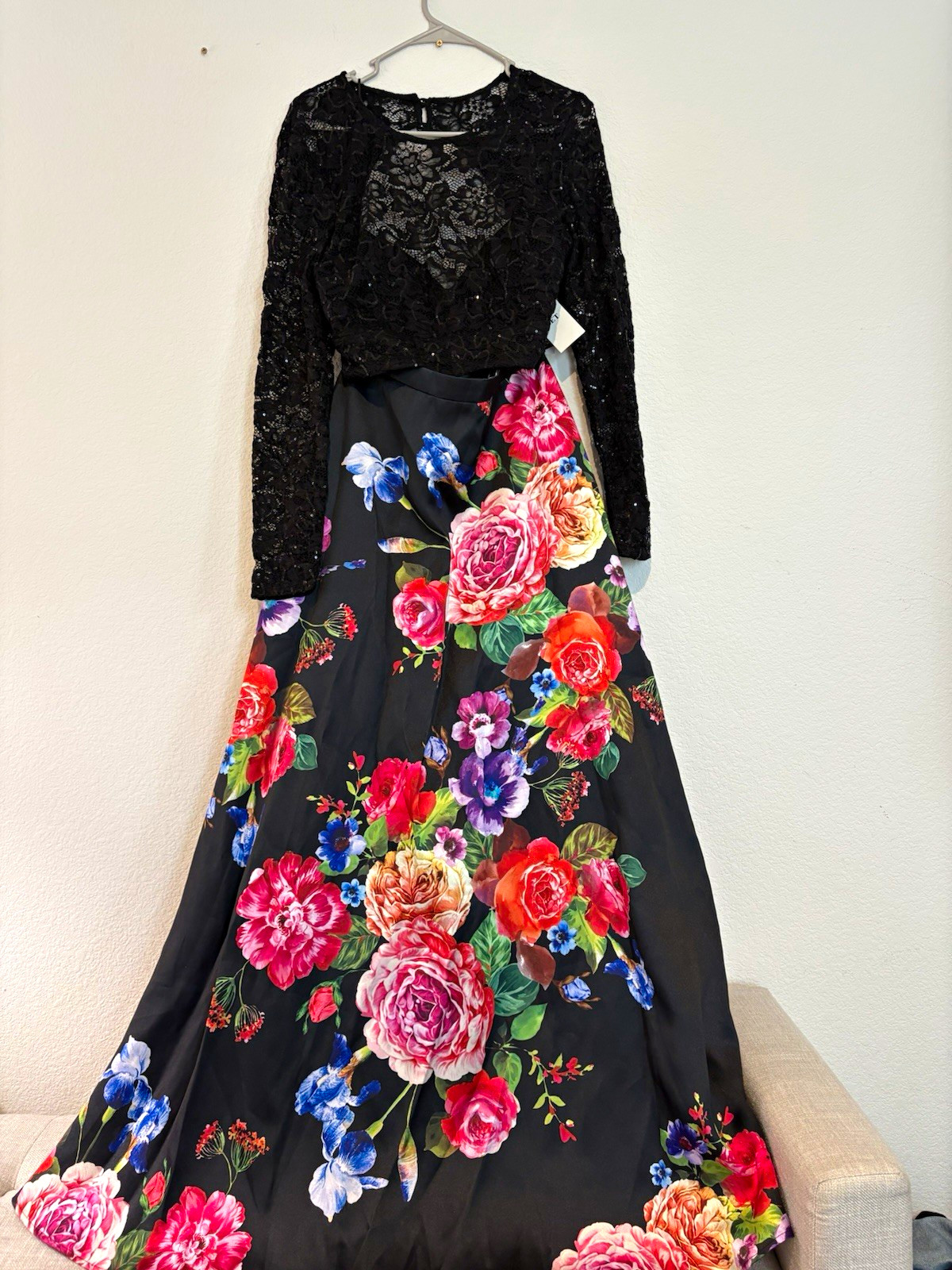 New Women Floral Lace Dress – Size 11/12 (Fits Like a Medium)