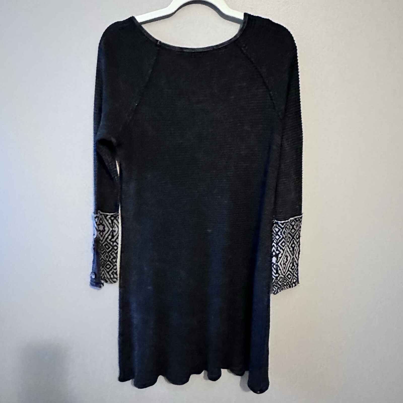 Able Dress Medium Black Washed Waffle Knit Raglan Contrast Print Button Cuff