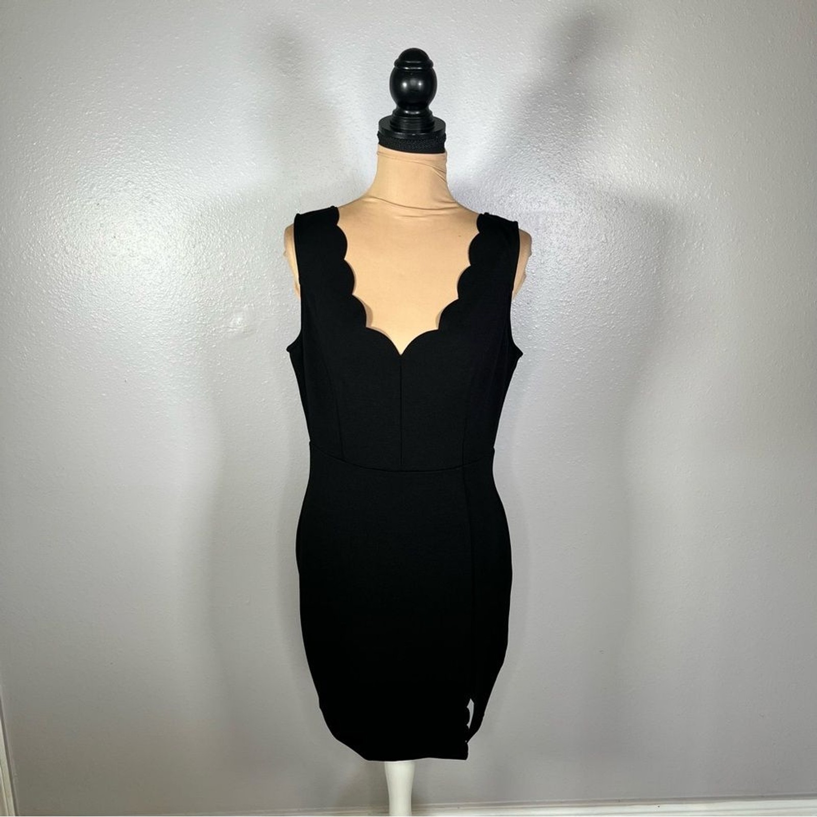 NWT Black scallop stretch bodycon mini dress L cocktail LBD feminine date night