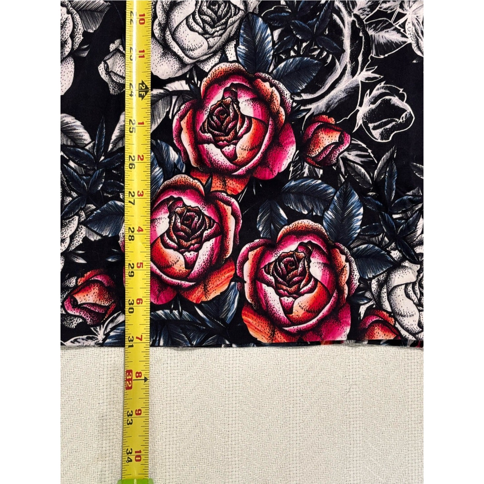 🟣⚪️French Connection Black Floral Notch-Neck Mini Dress with Red Rose Print