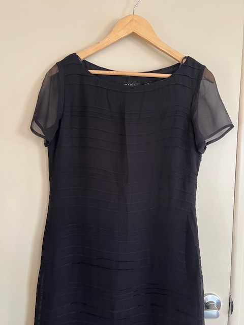 Dana Buchman Sz 4 Black 100% Silk Sheer Lined Short Sleeve Long Maxi Dress