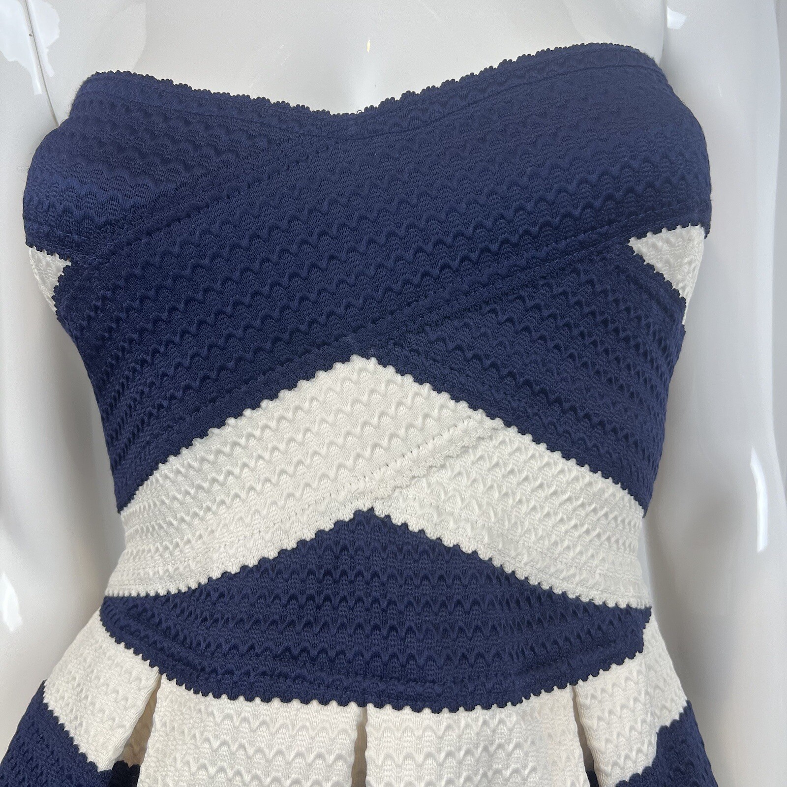 BCBG MaxAzria Women’s Size S Strapless Mini Bandeau Bandage Dress Blue White