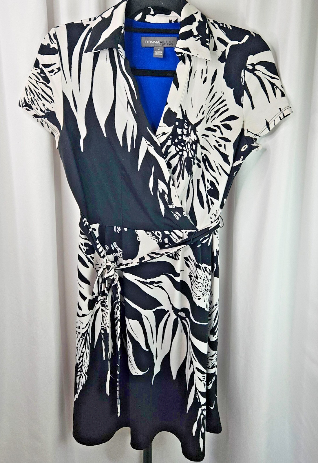 Donna Ricco Short Sleeve Black & White Floral Wrap Dress With Belt Sz 4 Elegant