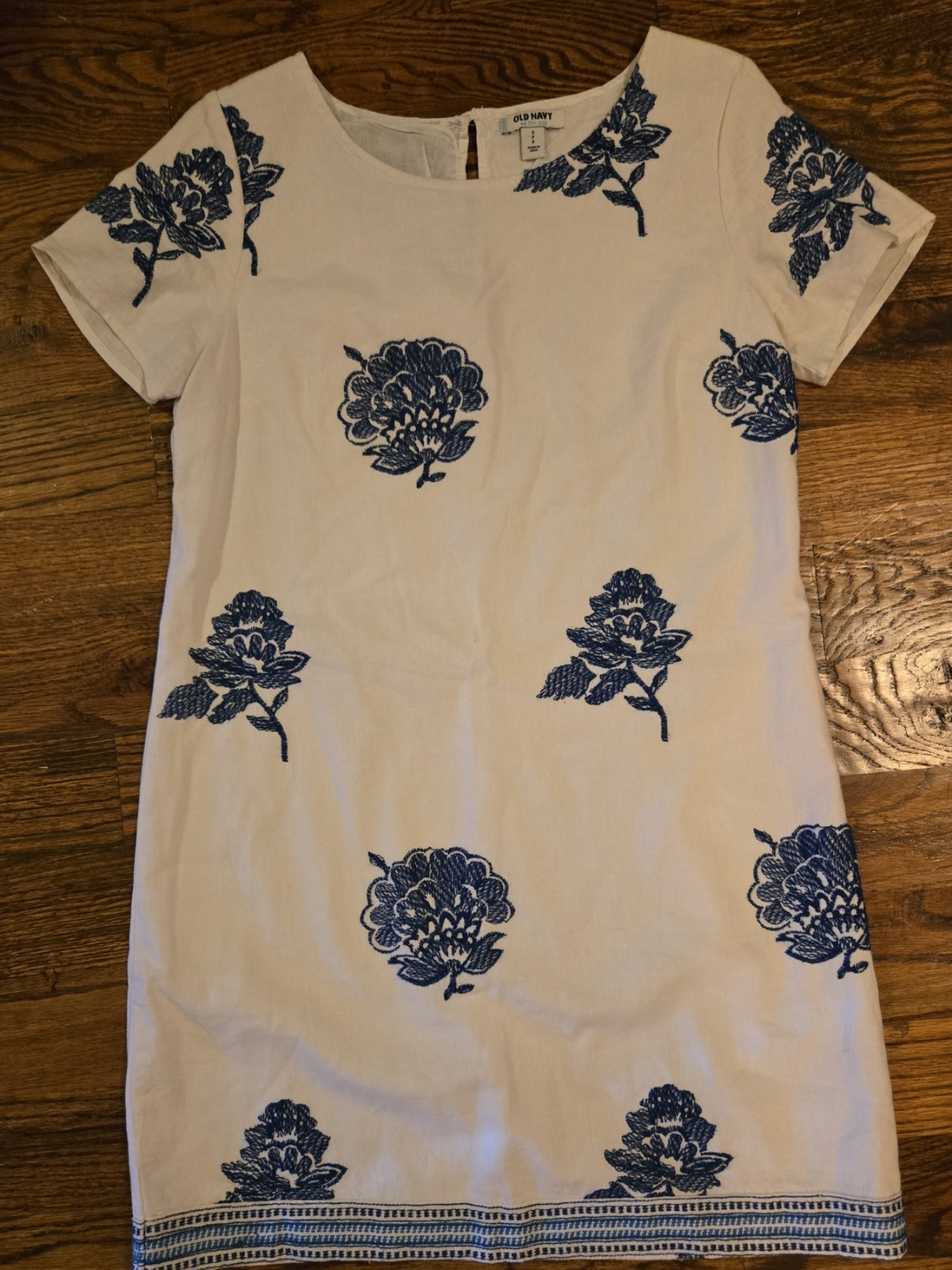 Old Navy Shift Dress Women’s Size Small White Blue Embroidered Linen Blend
