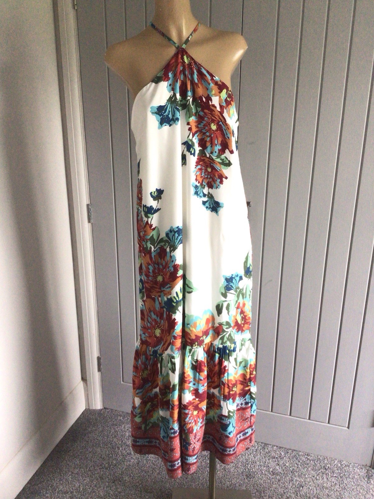 Stunning Ladies Long Dress UK 12/14 Lined Halter neck 50” L Unused Excellent