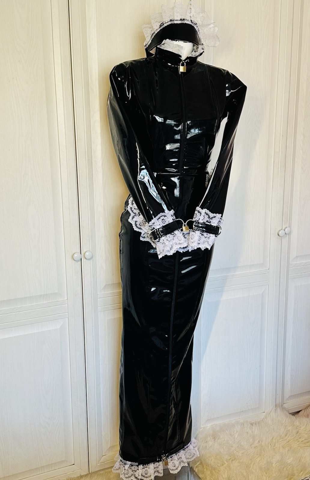 Misfitz blk PVC & lace padlock lockable sissy Maids hobble dress. SIZE 20. CD