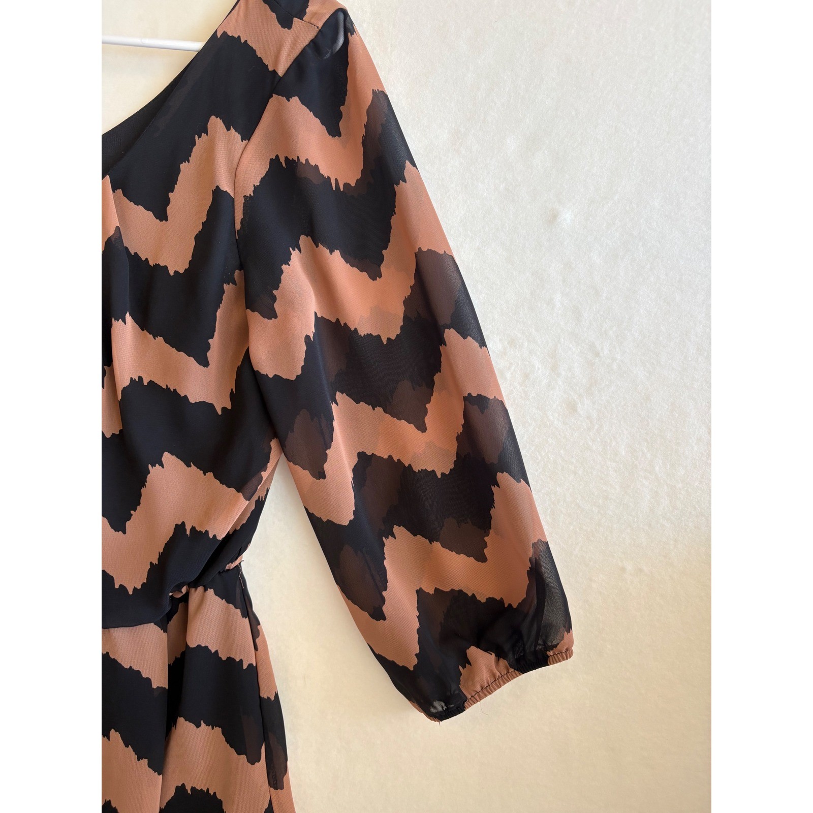 Lily Rose Chevron Print Mini Dress Black Tan 3/4 Sleeve Elastic Waist Medium