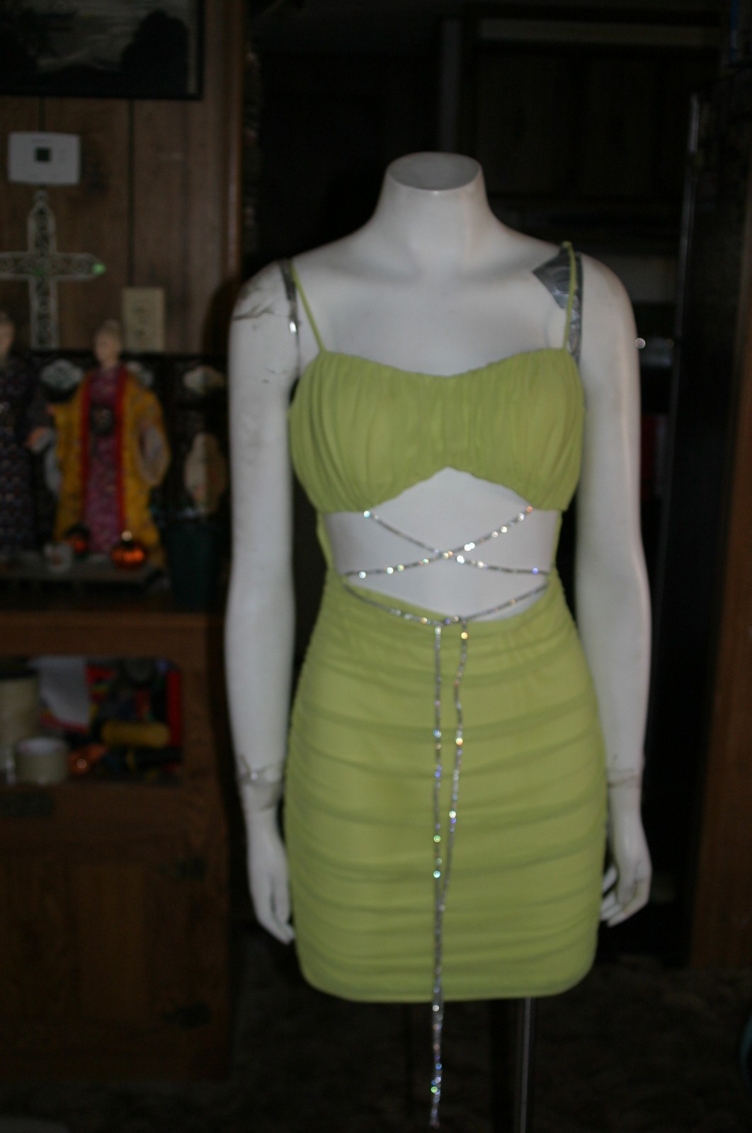 NEW, BEAUTIFUL & VERY SEXY PRIVY SOFT LIME GREEN WT SPARKLING SILVER TIE SZ LG