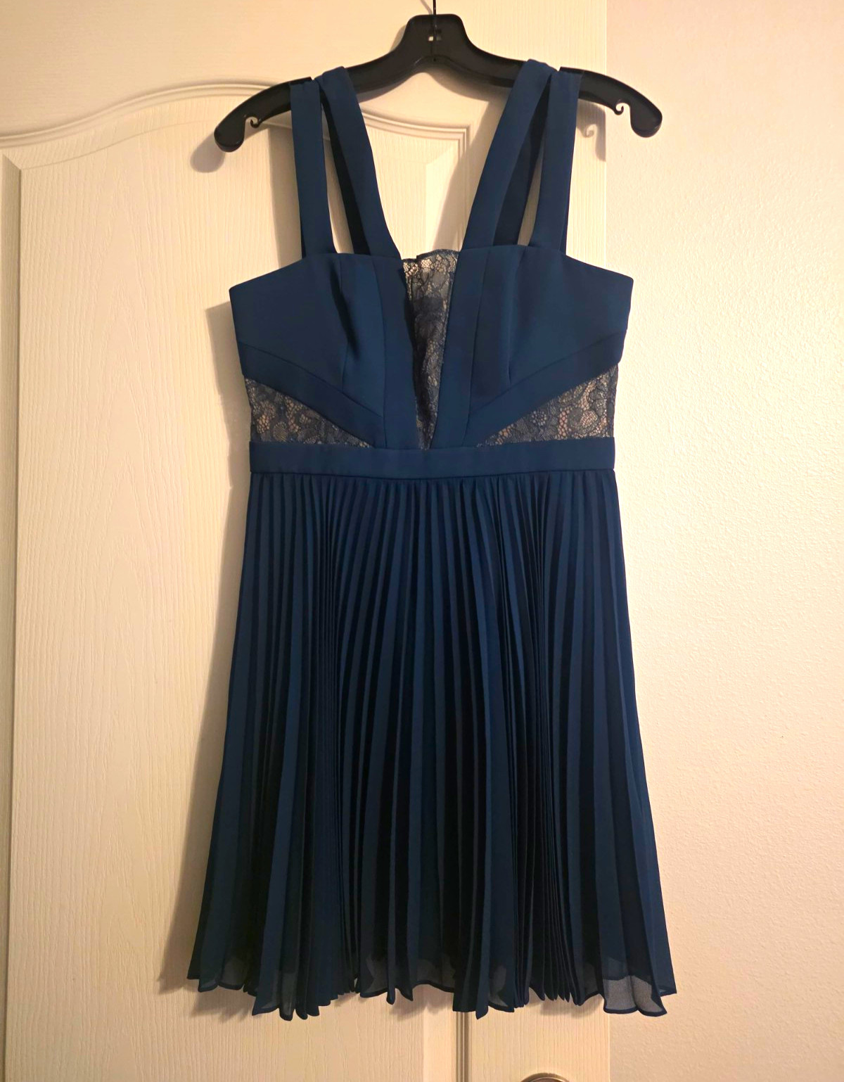 BCBGMAXAZRIA Dark Teal Lace Pleated V-Neck Strappy Dress 4 JGK66F96-341
