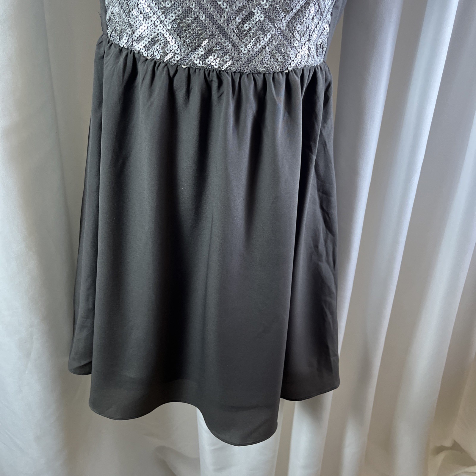 H&M Divided Womens Grey Geometric Sequin Bodice Mini Dress Size 6 Cocktail