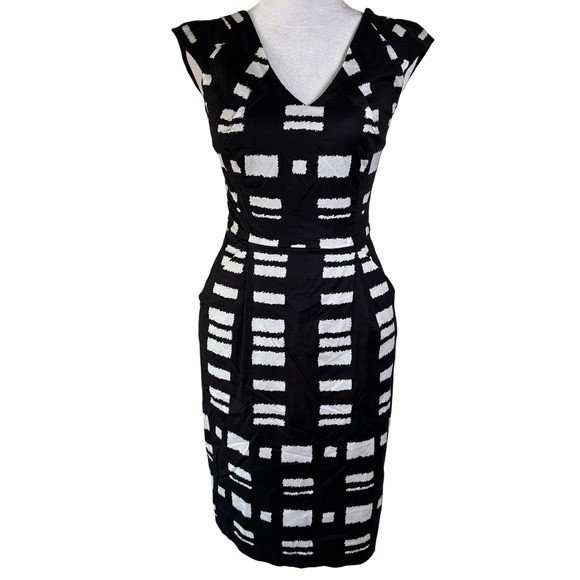 Calvin Klein Dress Size 0 Black and White Print Sheath V Neck Pockets Career NWT