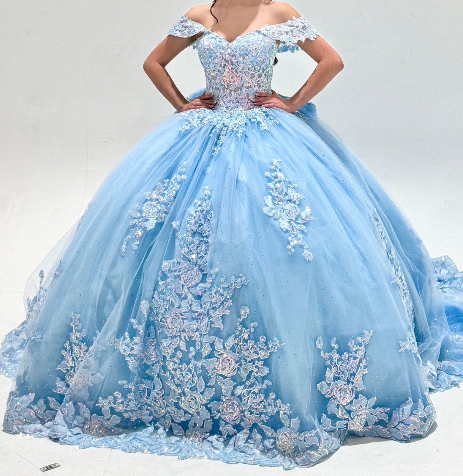 HUGE QUINCEAÑERA BALL GOWN LIGHT BLUE DRESS *INLCUDES HOOP PETTICOAT* SIZE: S/M