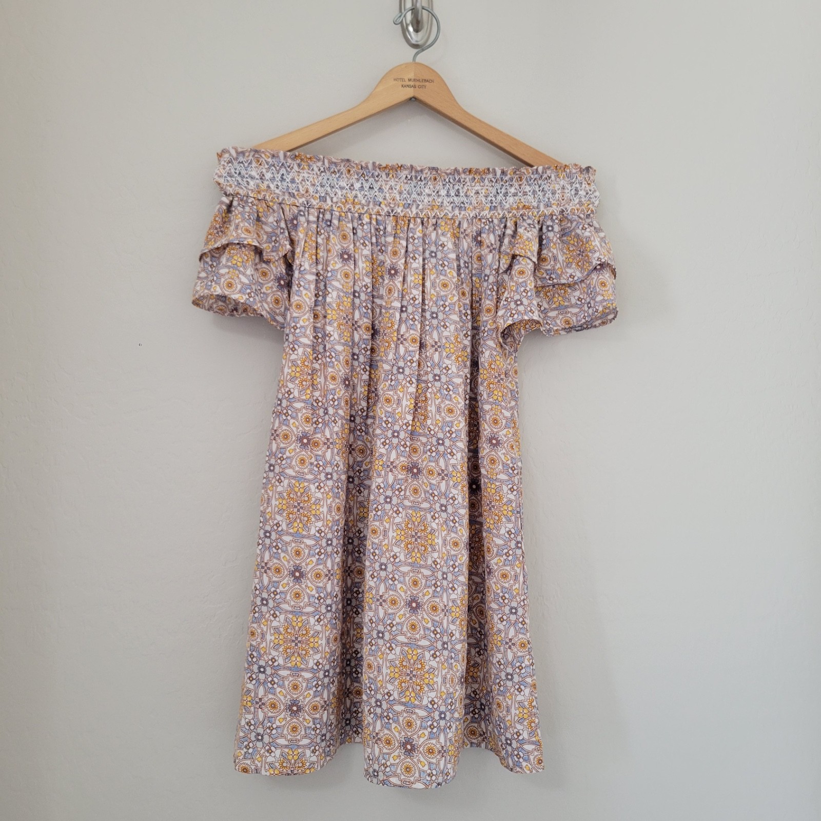 En Creme Floral Size M Mini A Line Ruffle Off the Shoulder Dress Keyhole Back