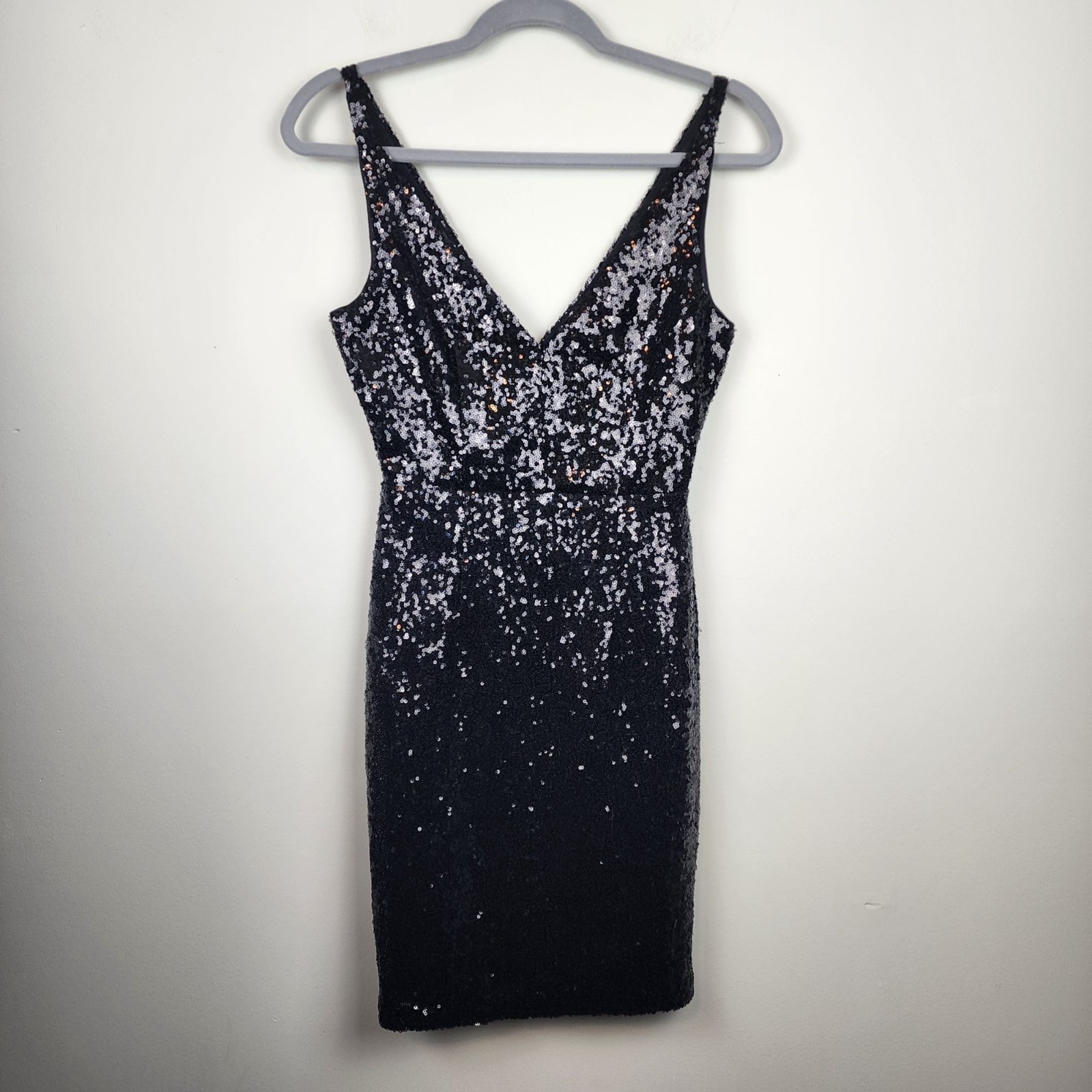 Lulus sz XS black sequin mini dress V-neck zipper in the back sleeveless lined
