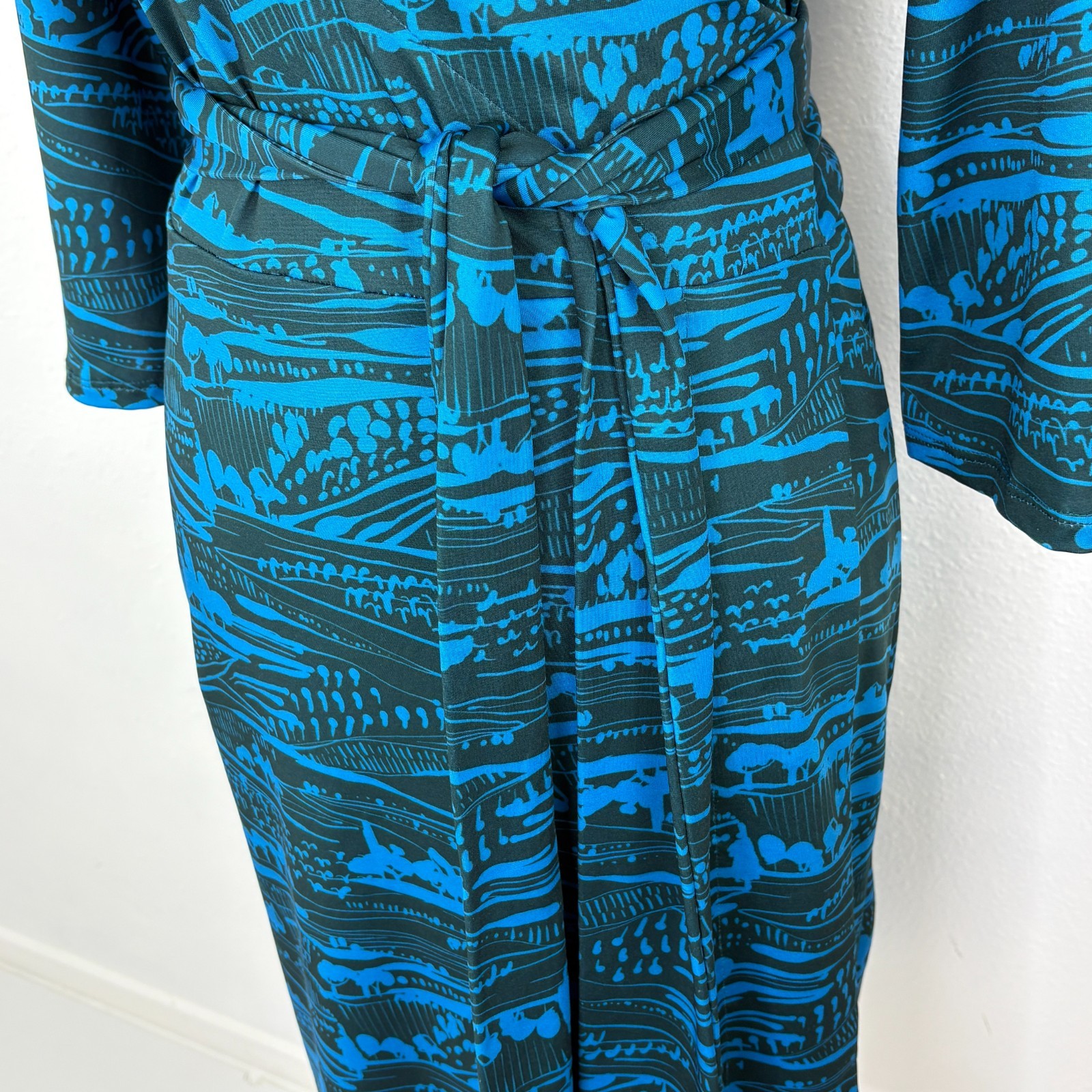 Lesley Evers Wrap Dress Size L Stretch Abstract Print Blue V-neck