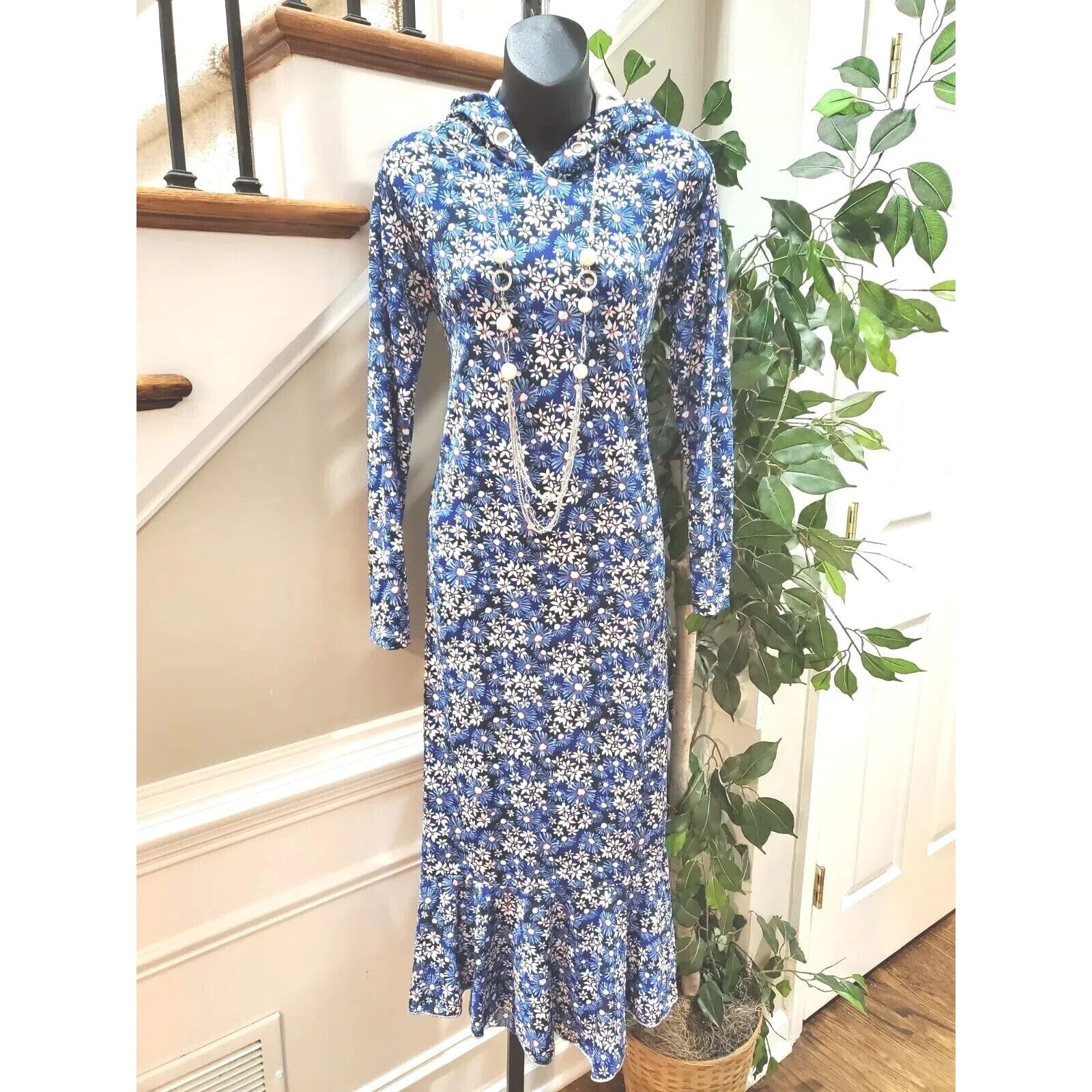 Muni Muni Women’s Blue Floral Polyester Long Sleeve Knee Length Hoodie Dress XS