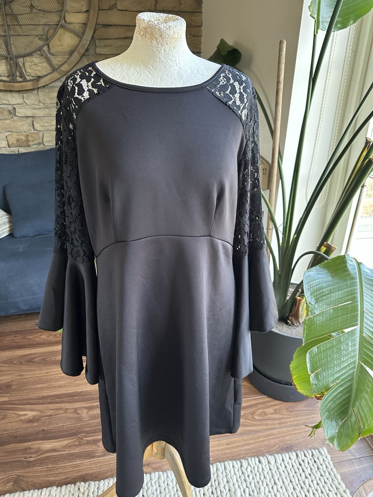 Bodyflirt Boutique Black Knee Length Stretch Dress Lace Detail Sz 16/18