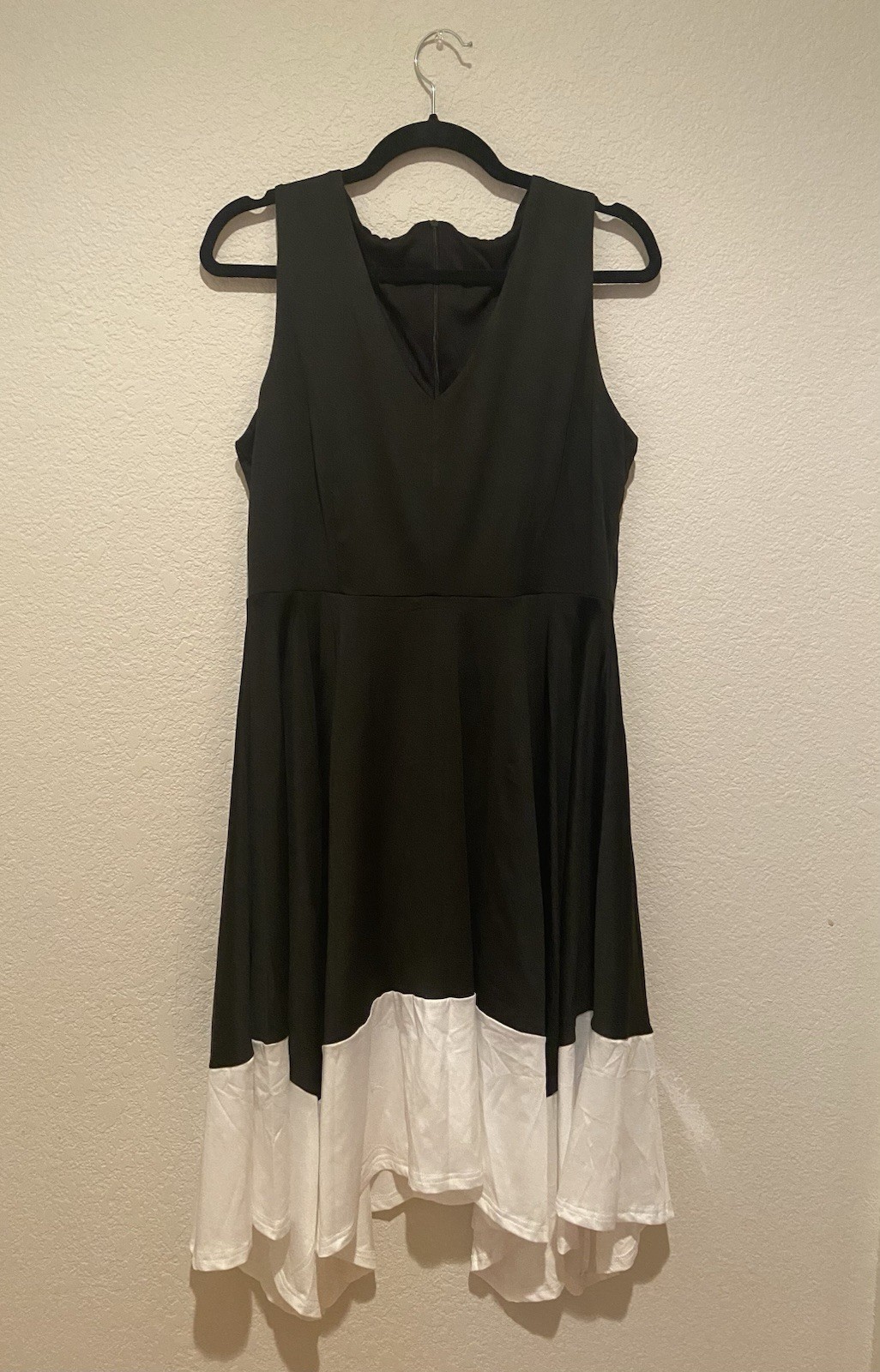 Moss Rose Women’s Size Large Black V-Neck Sleeveless Asymmetrical Hem Midi Dress