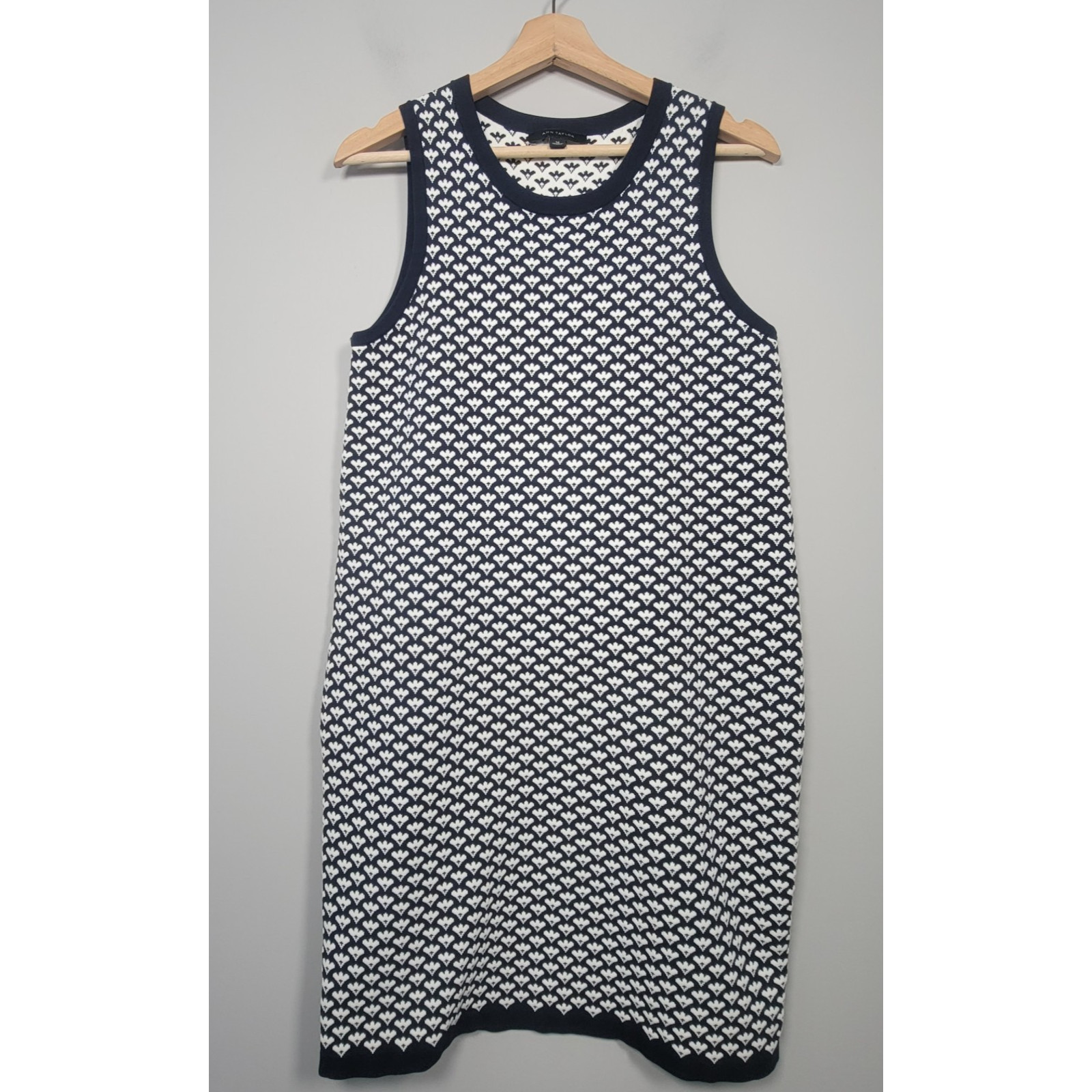 Ann Taylor Sleeveless Sweater Dress M Knit Geometric Scoop Neck Navy White